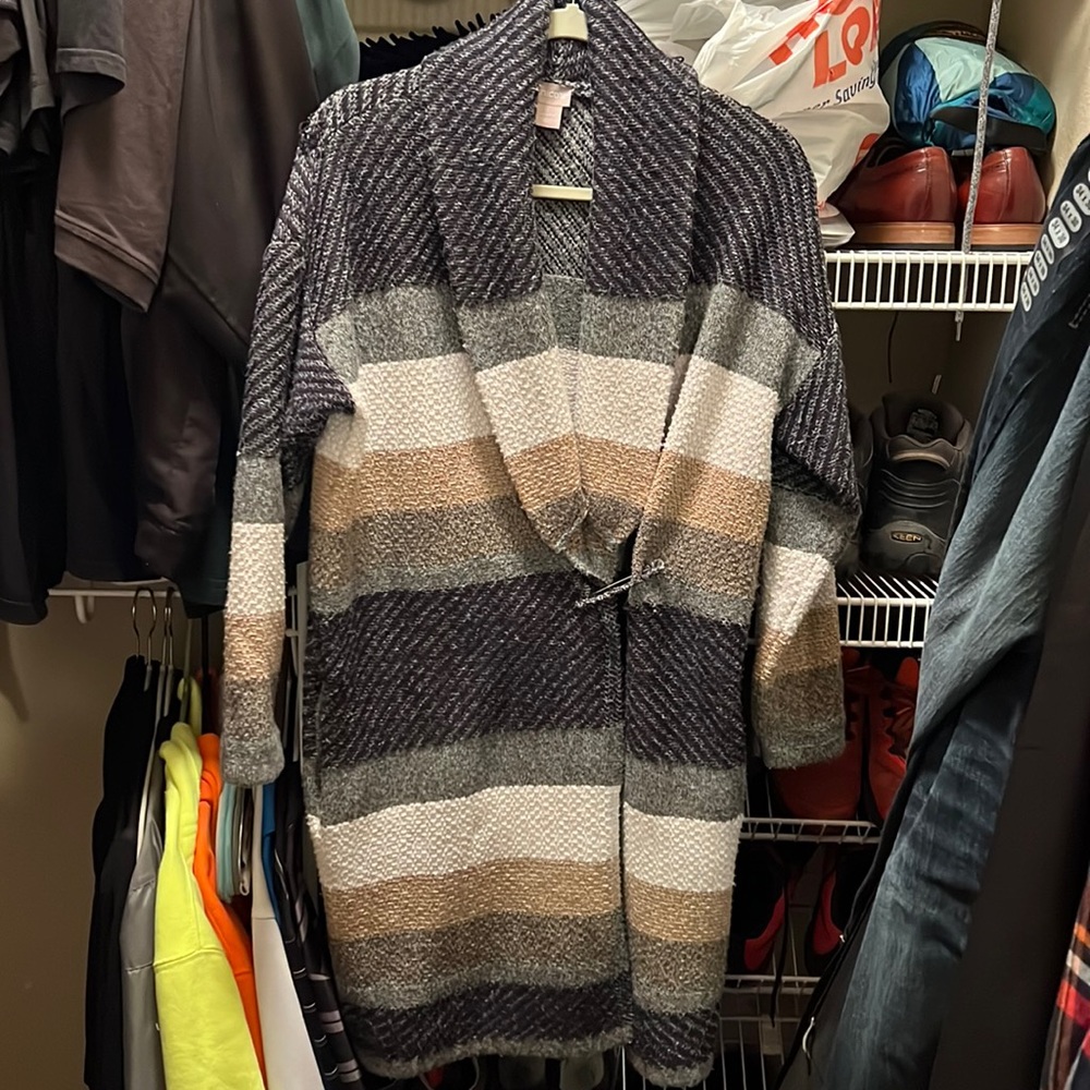 Chicos size 1 Cardigan with pockets!
